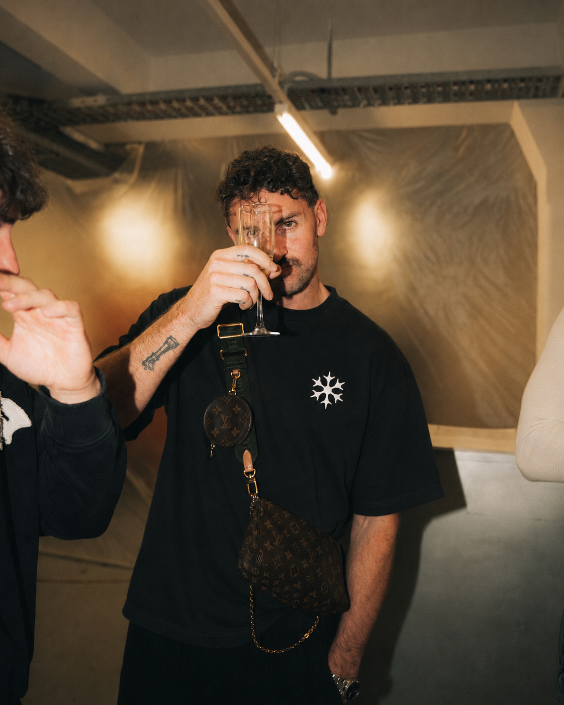 Arcia Daion “Noir Héritage” Tee - (MEN)