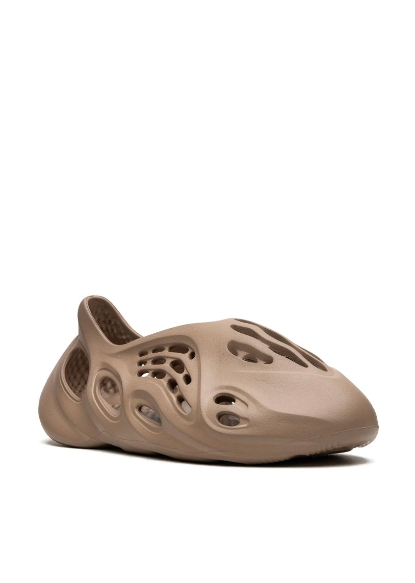 Adidas Yeezy Foam Runner “Clay Taupe”