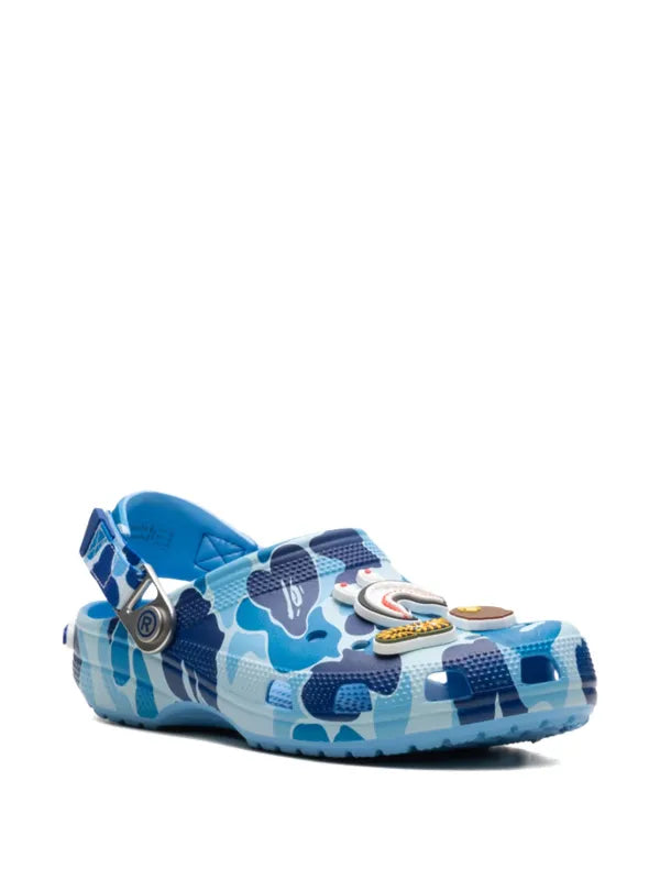 BAPE BLACK *A BATHING APE®
x Crocs Classic "Blue Camo" clogs